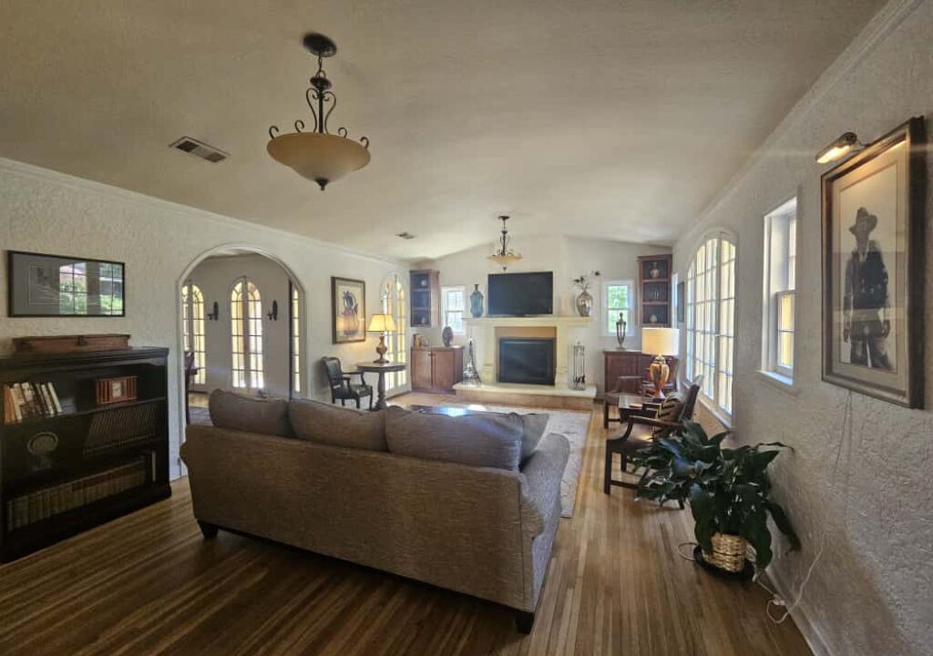Photo of Livingroom in Maple Ridge