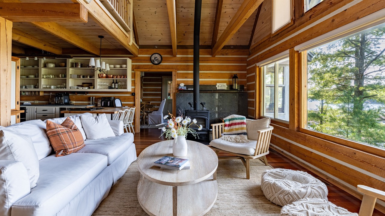 Photo of Livingroom in Parry Sound