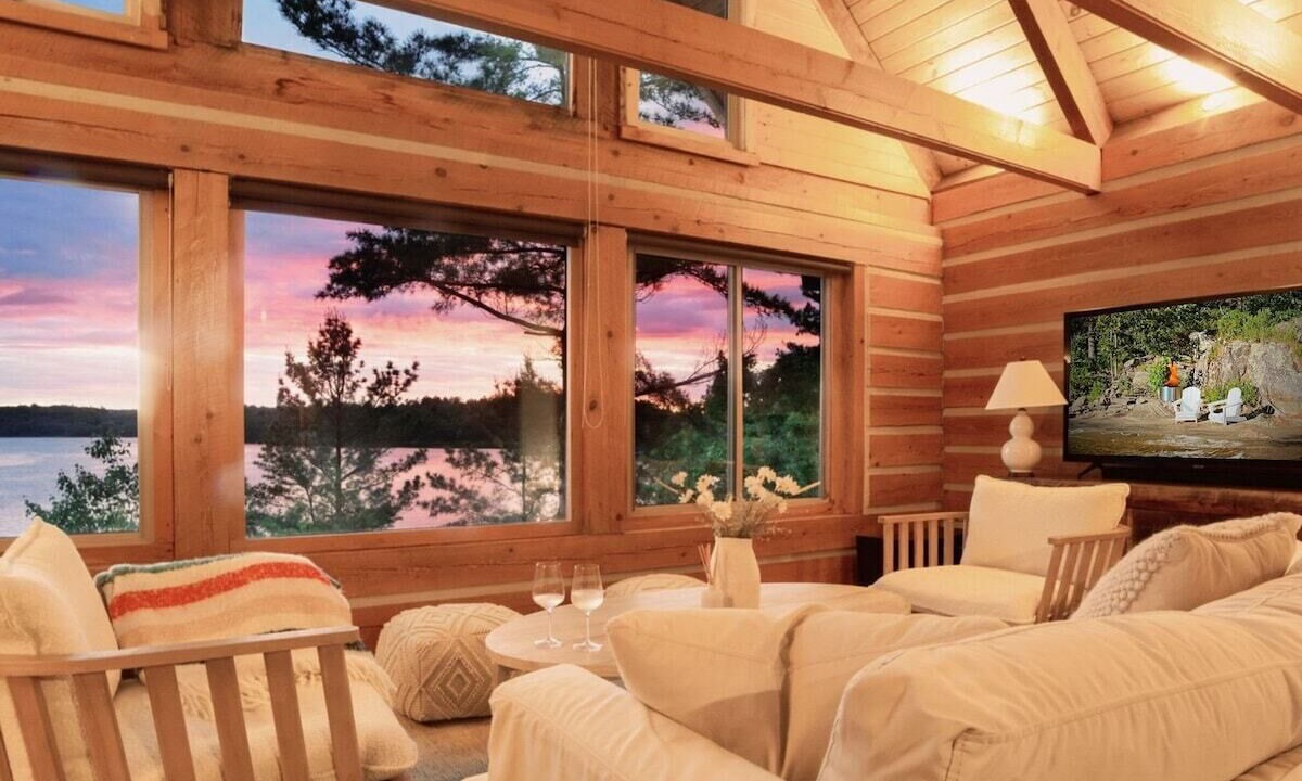 Photo of Livingroom in Parry Sound
