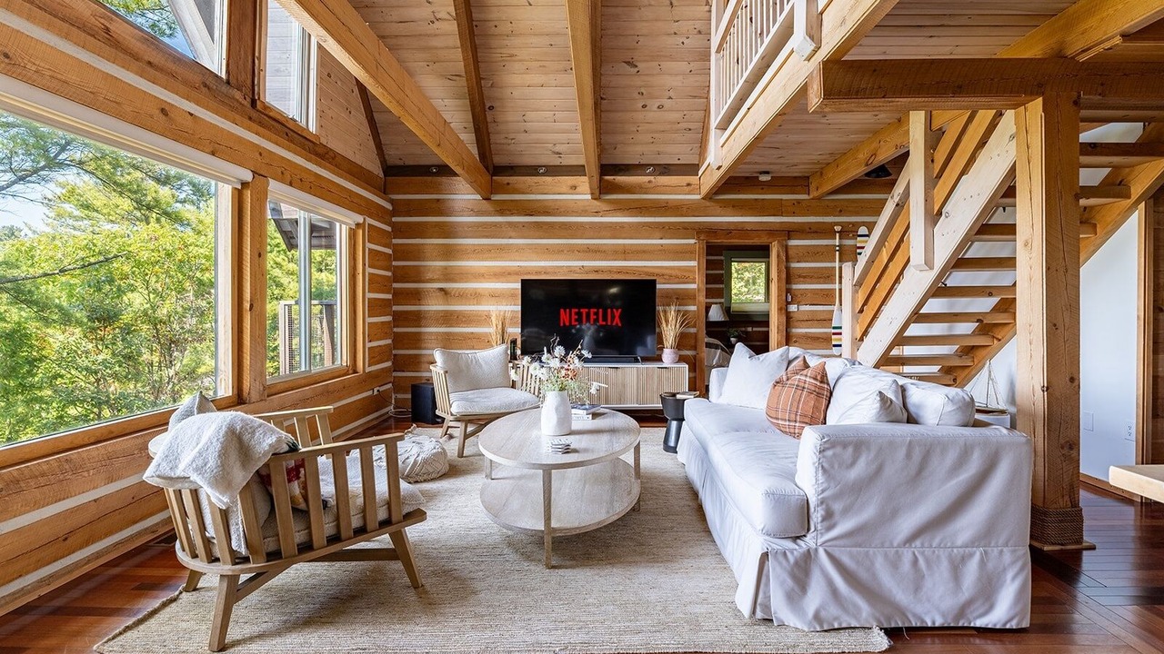 Photo of Livingroom in Parry Sound