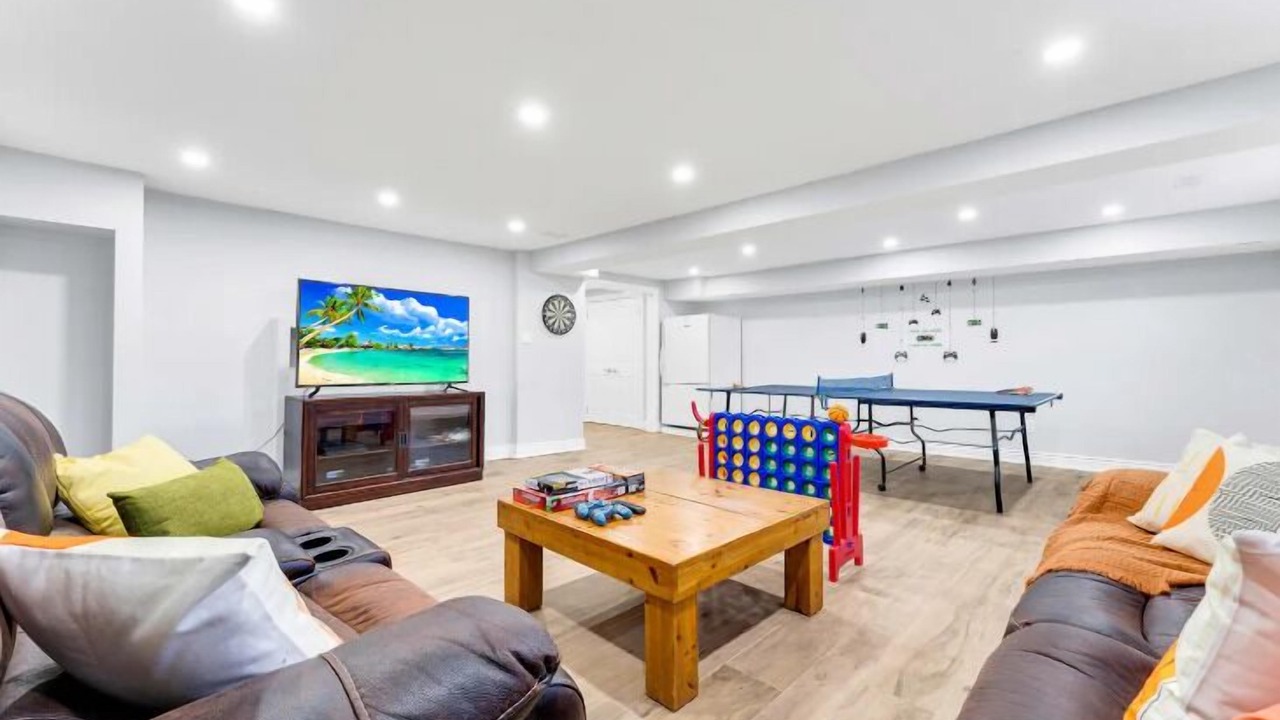 Photo of Livingroom in Bathurst Manor