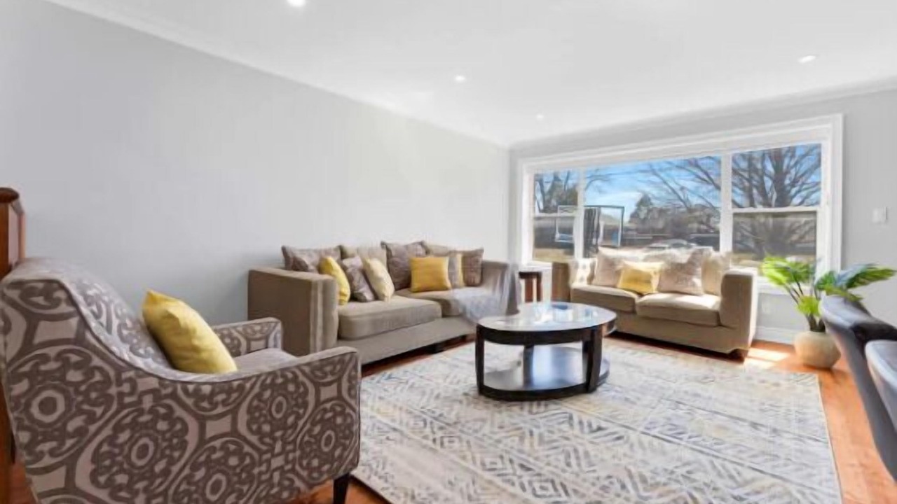 Photo of Livingroom in Bathurst Manor