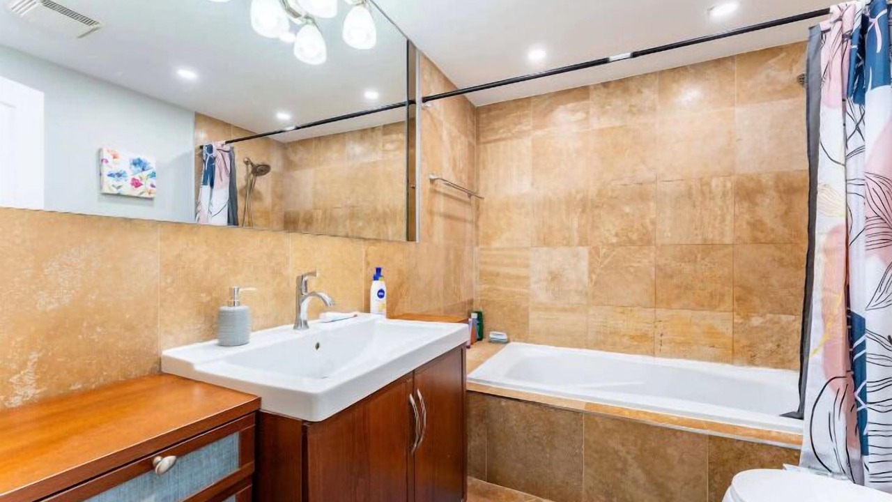Photo of Bathroom in Bathurst Manor