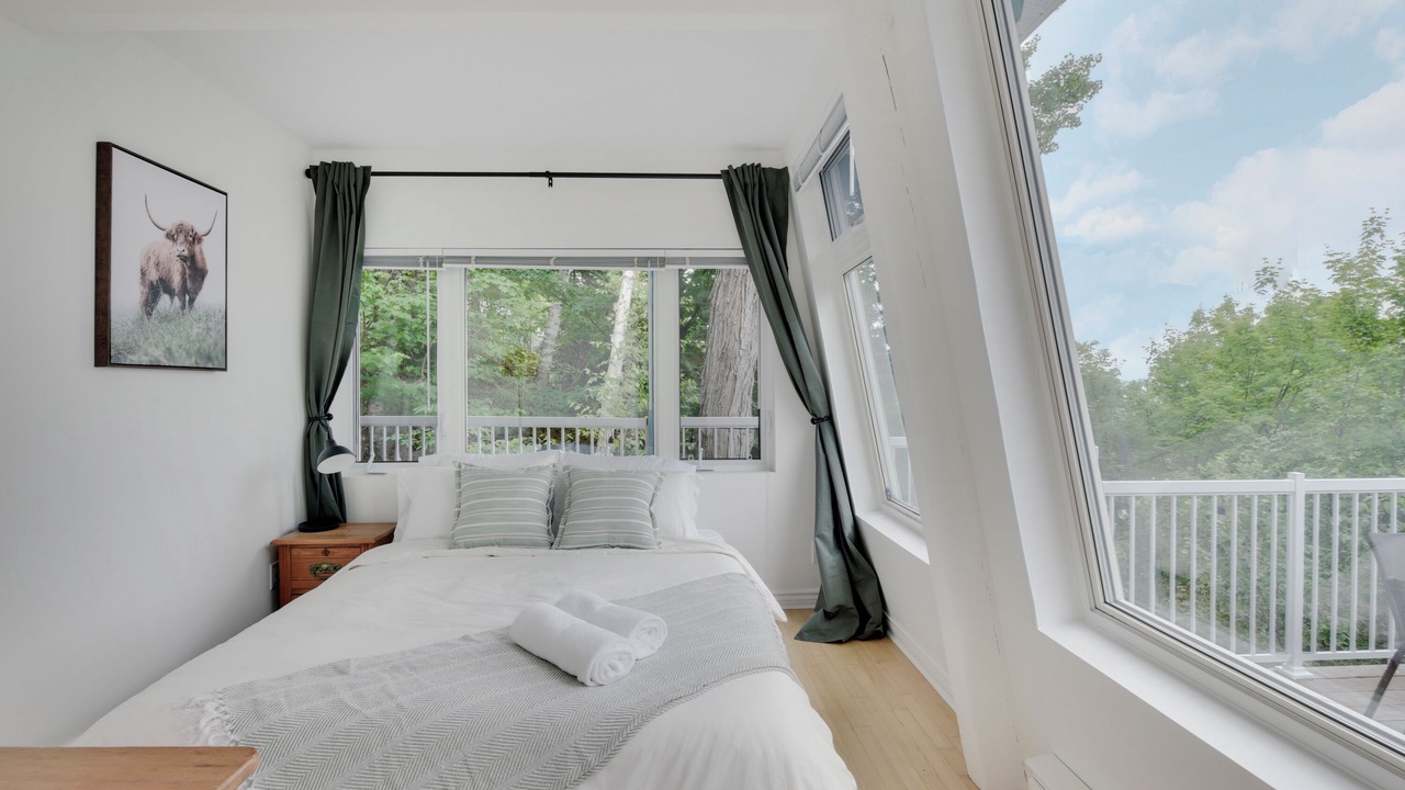 Photo of Bedroom in Baie-St-Paul