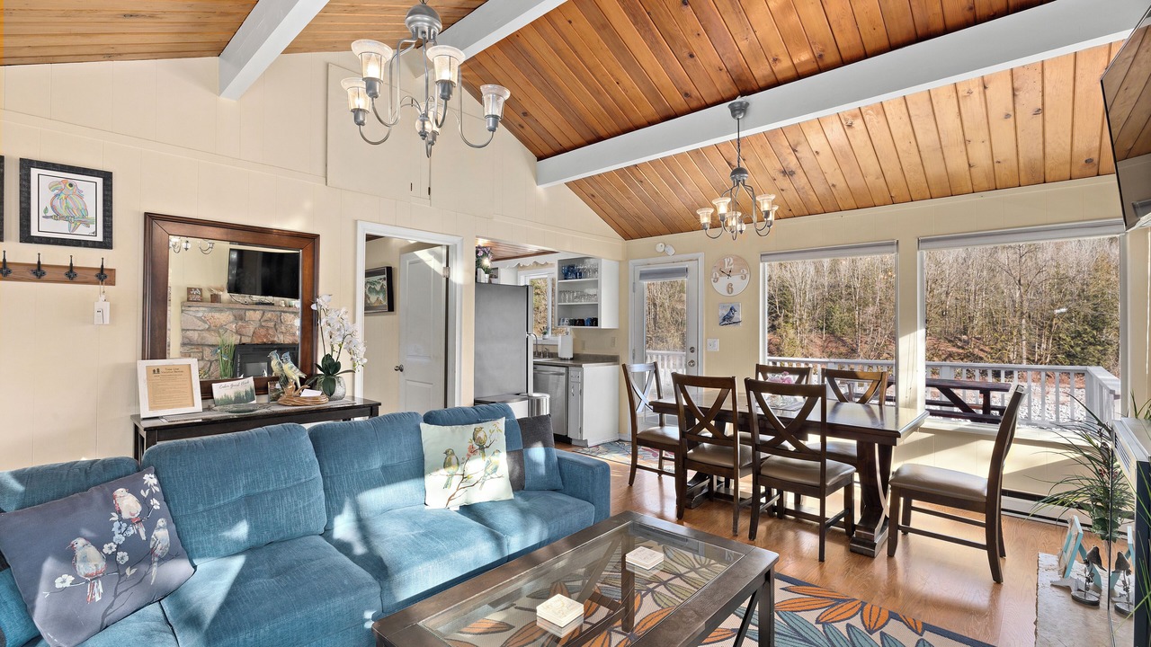 Photo of Livingroom in Gold Bar