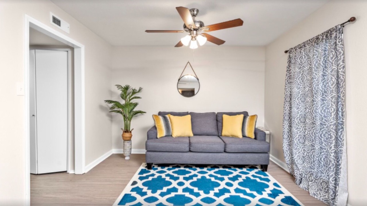 Photo of Livingroom in Northeast Carrollton