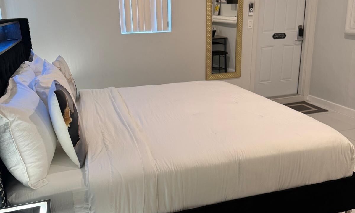 Photo of Bedroom in Miami Gardens