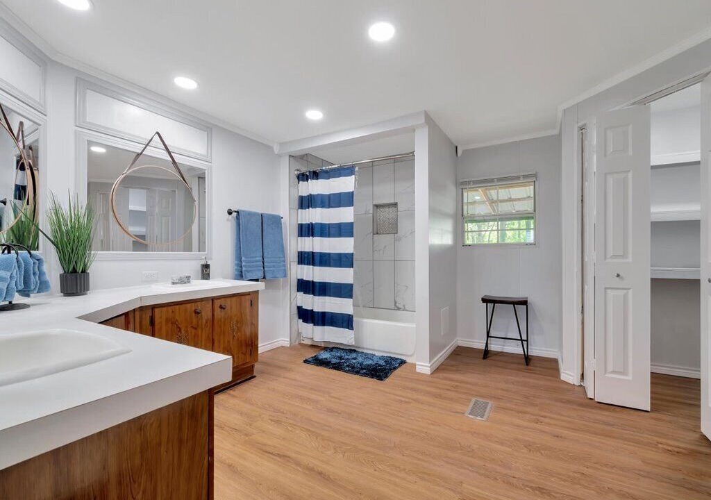Photo of Bathroom in Zavalla