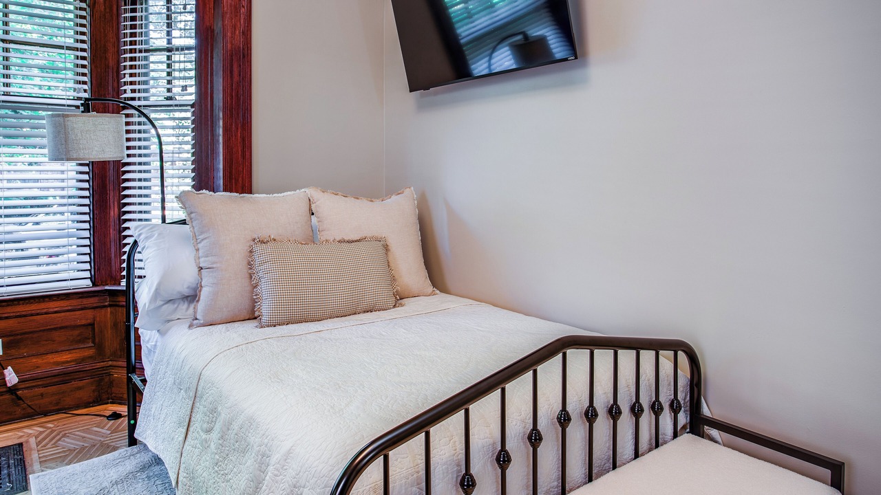 Photo of Bedroom in East Avenue