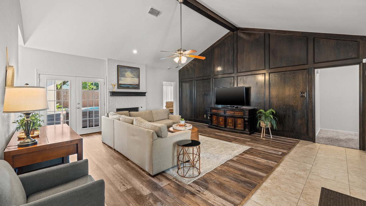 Photo of Livingroom in Northeast Carrollton