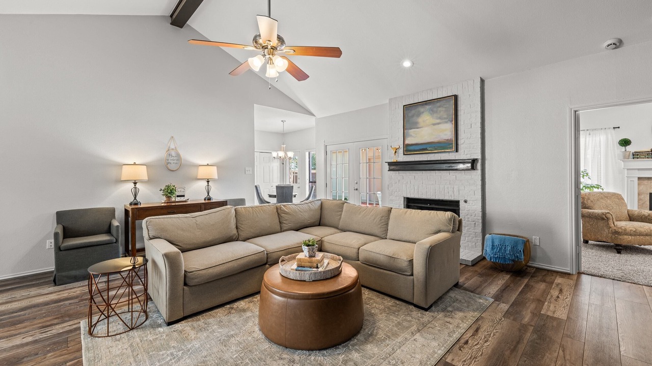 Photo of Livingroom in Northeast Carrollton