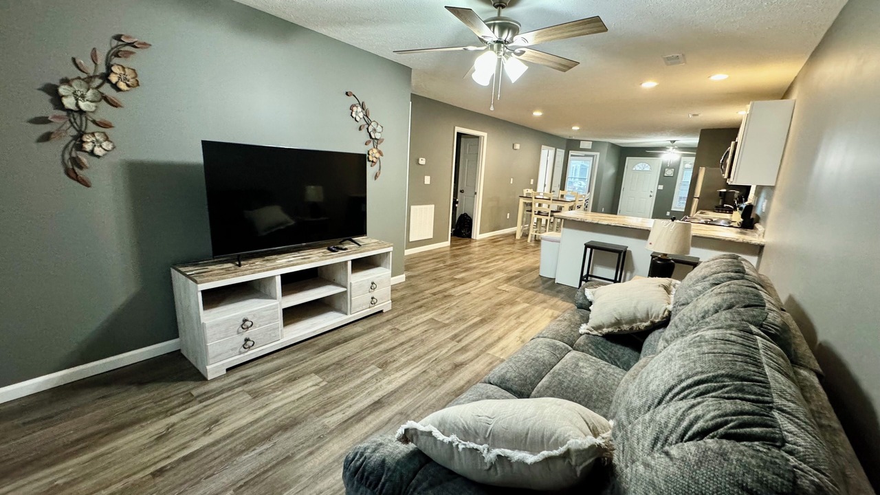 Photo of Livingroom in Madisonville