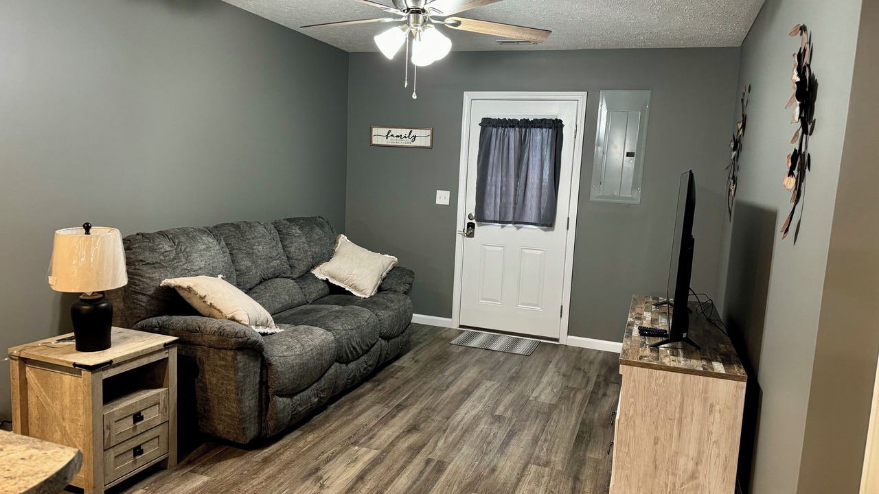 Photo of Livingroom in Madisonville