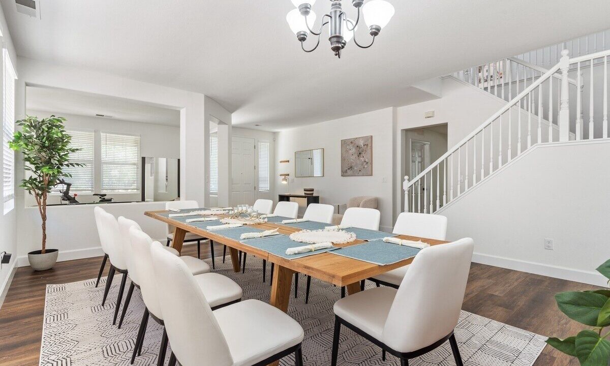 Photo of Others in Linda