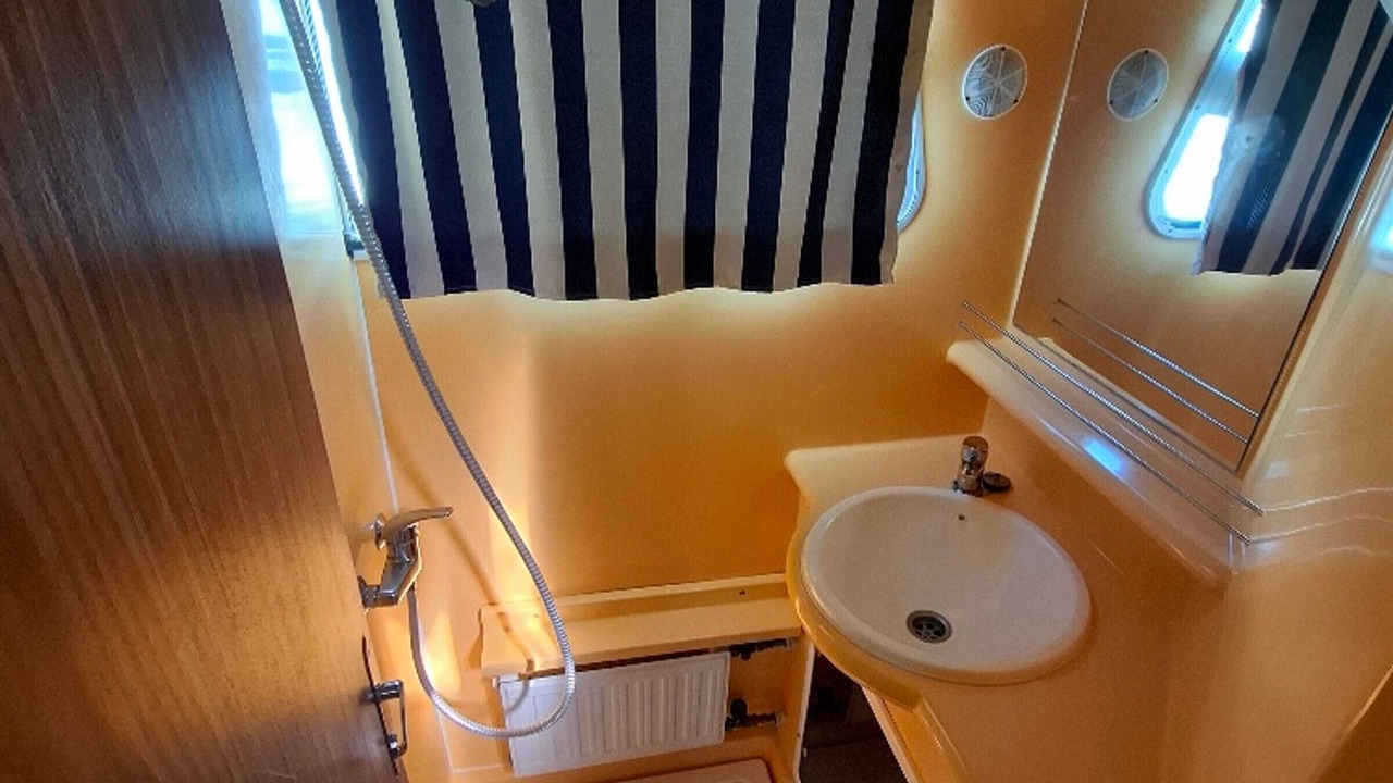 Photo of Bathroom in Chenille-Change