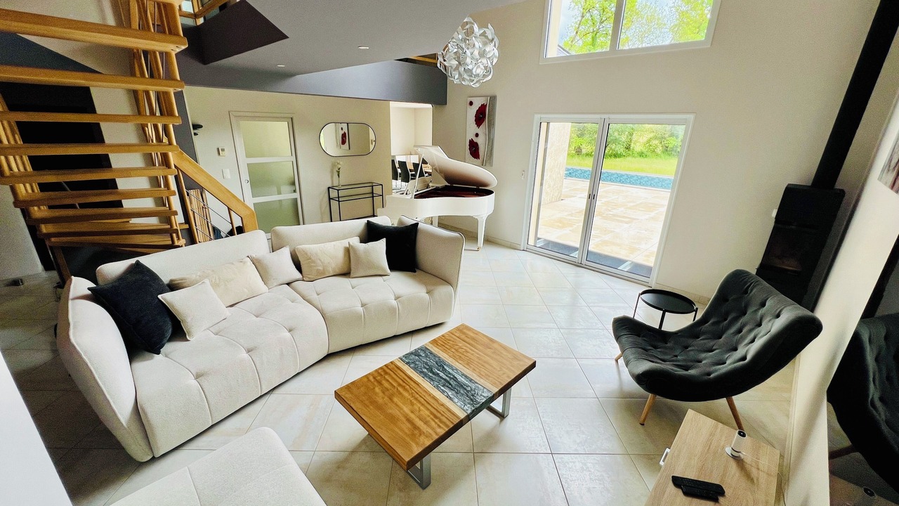 Photo of Livingroom in Roussennac