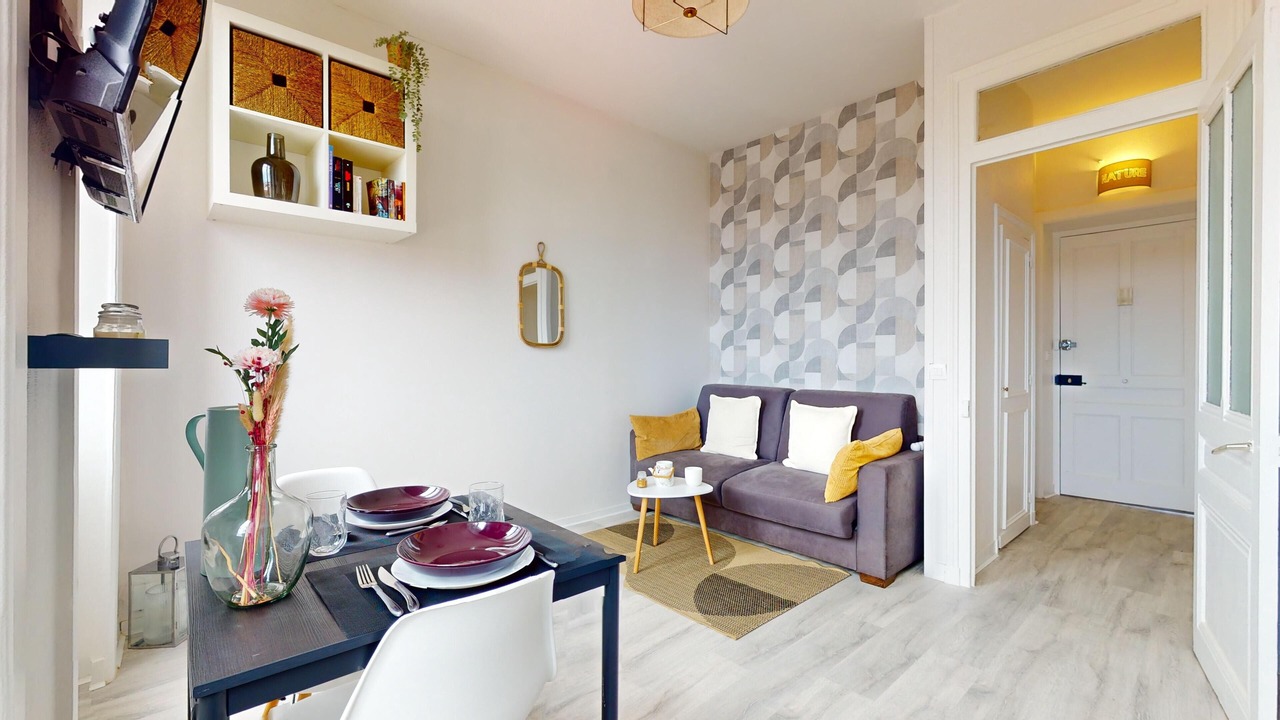 Photo of Others in Republique - Tolstoi