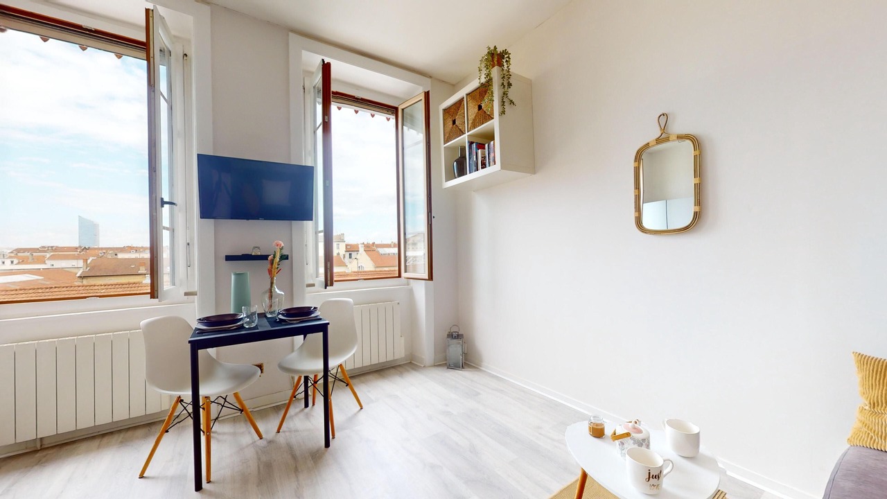 Photo of Livingroom in Republique - Tolstoi