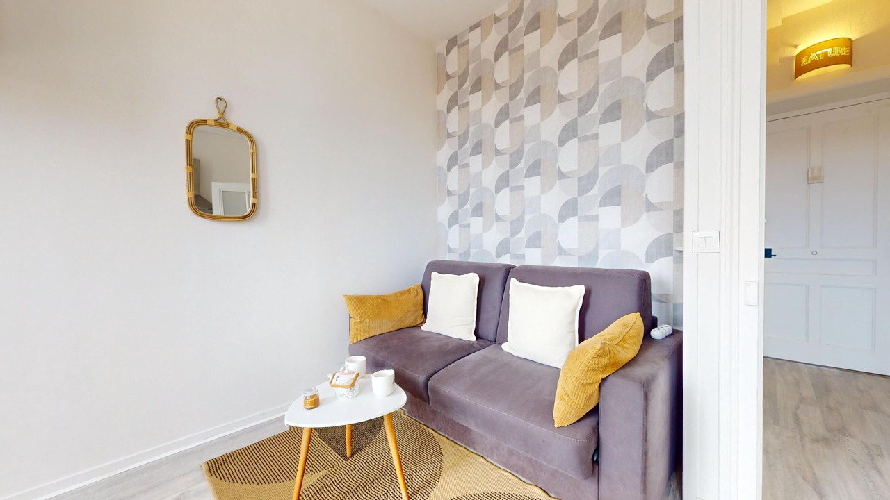 Photo of Livingroom in Republique - Tolstoi