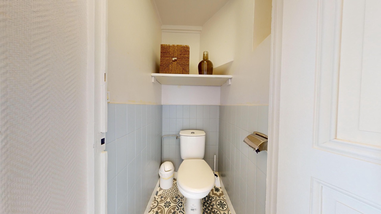 Photo of Bathroom in Republique - Tolstoi