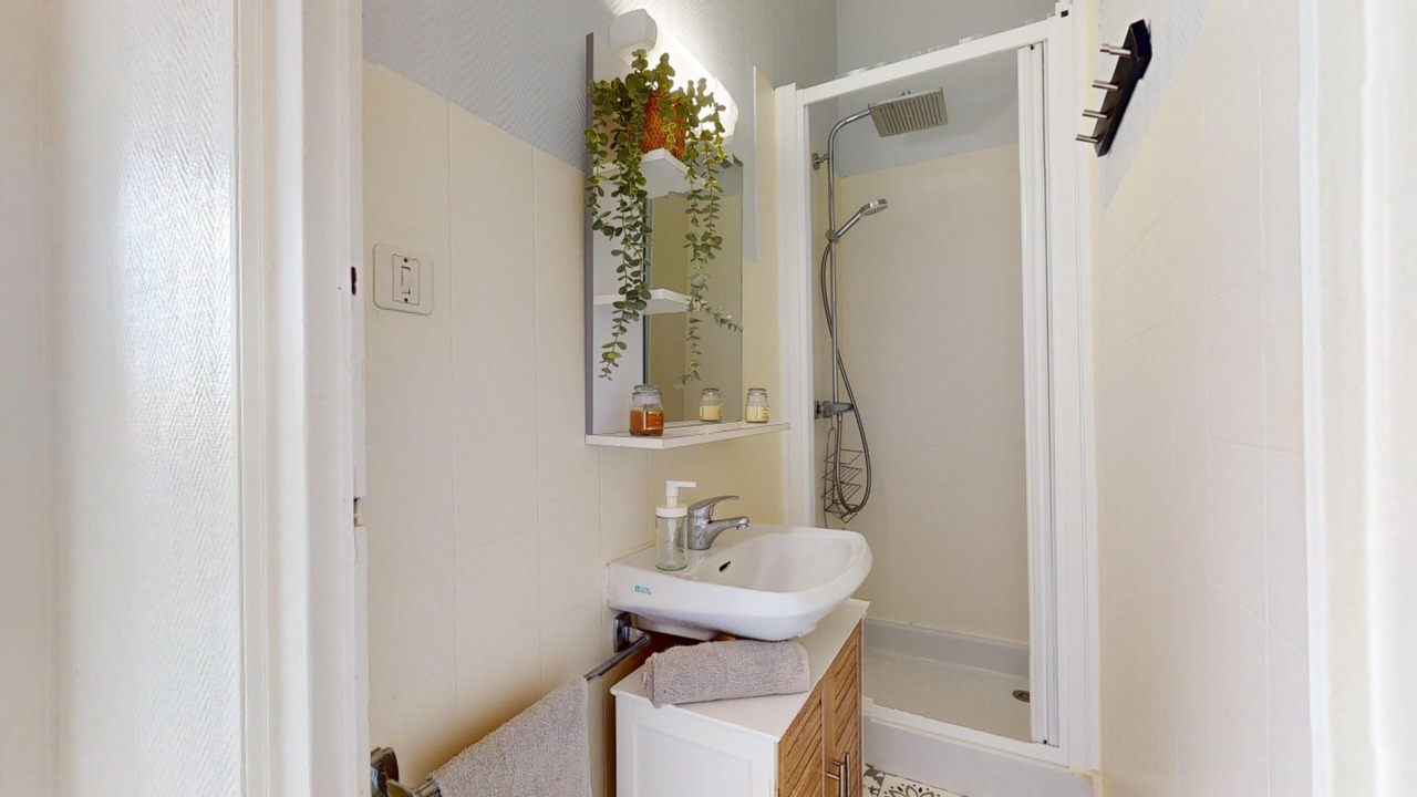 Photo of Bathroom in Republique - Tolstoi