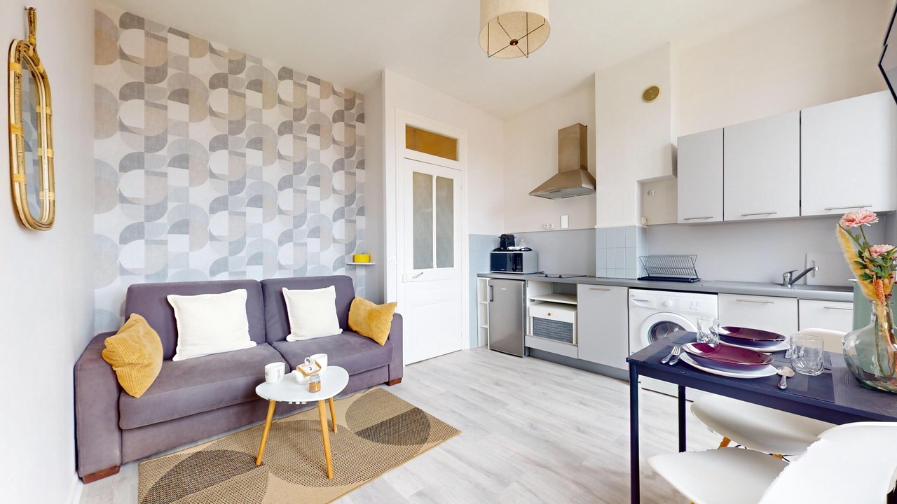 Photo of Livingroom in Republique - Tolstoi