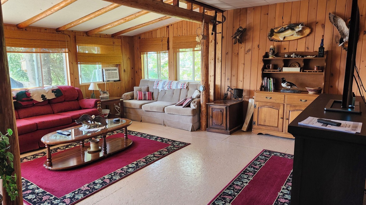 Photo of Livingroom in Vermilion Bay