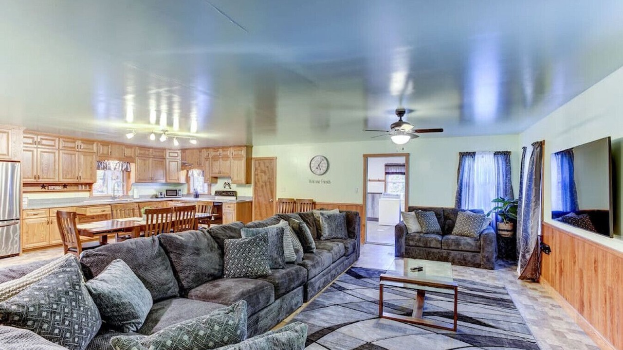 Photo of Livingroom in Salisbury Center
