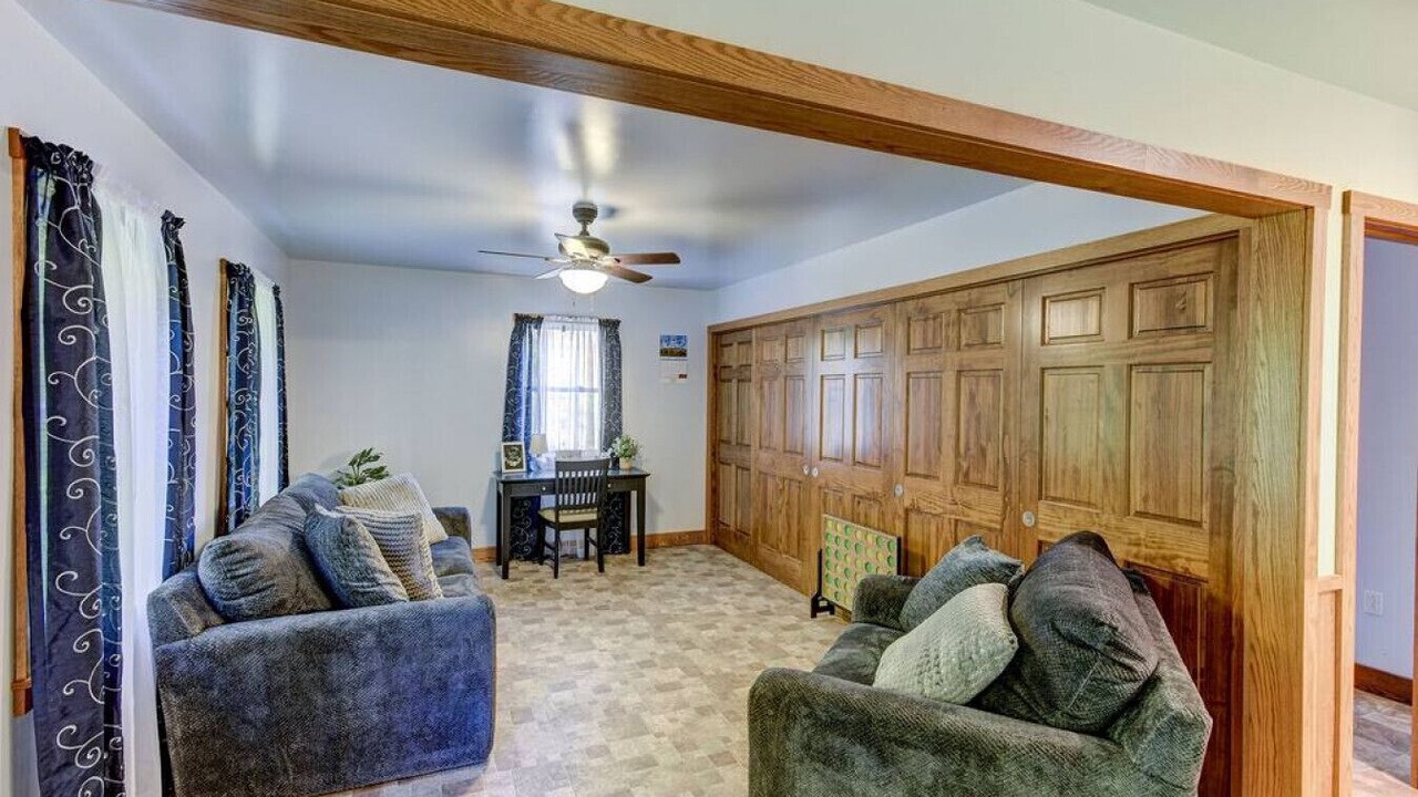Photo of Livingroom in Salisbury Center
