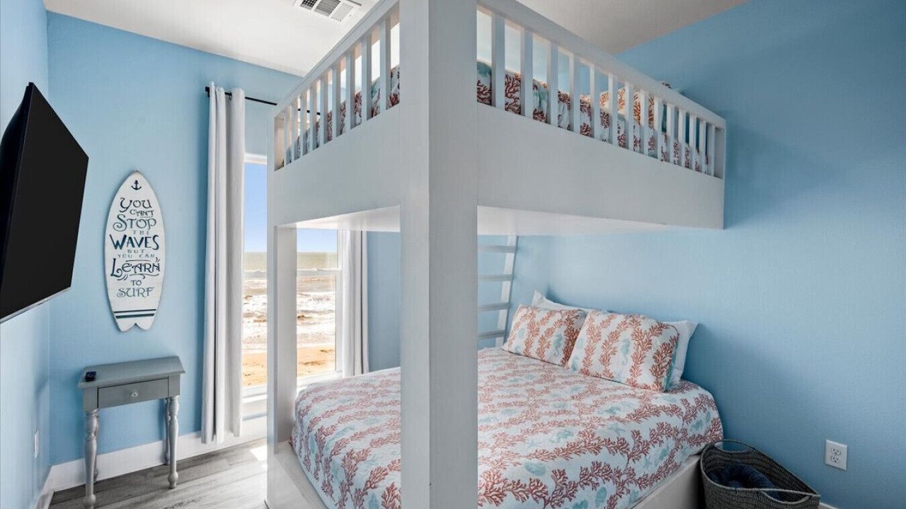 Photo of Bedroom in Crystal Beach