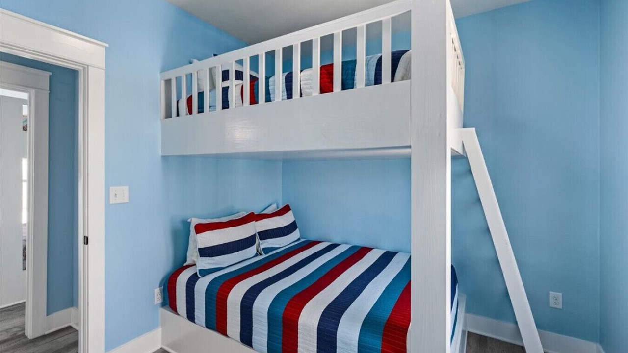 Photo of Bedroom in Crystal Beach