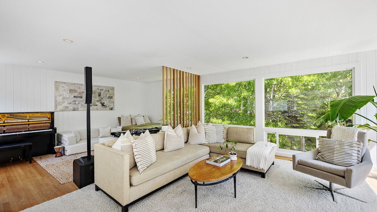 Photo of Livingroom in Noyack