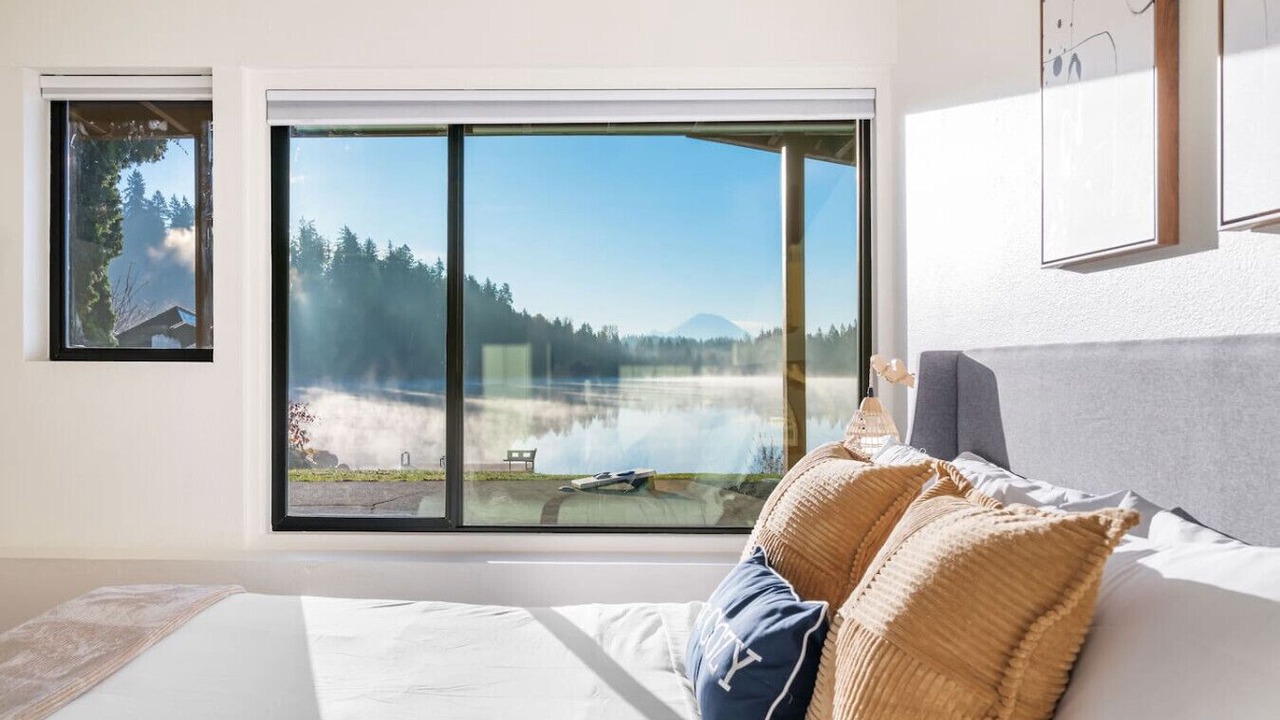 Photo of Bedroom in Maple Heights-Lake Desire