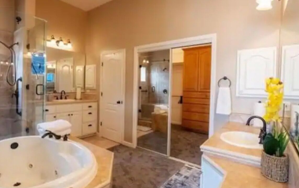 Photo of Bathroom in Discovery Bay