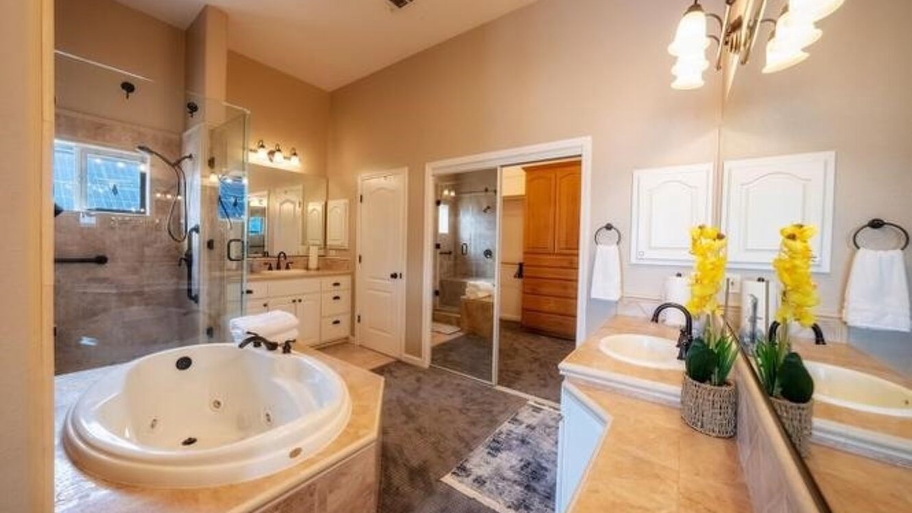 Photo of Bathroom in Discovery Bay