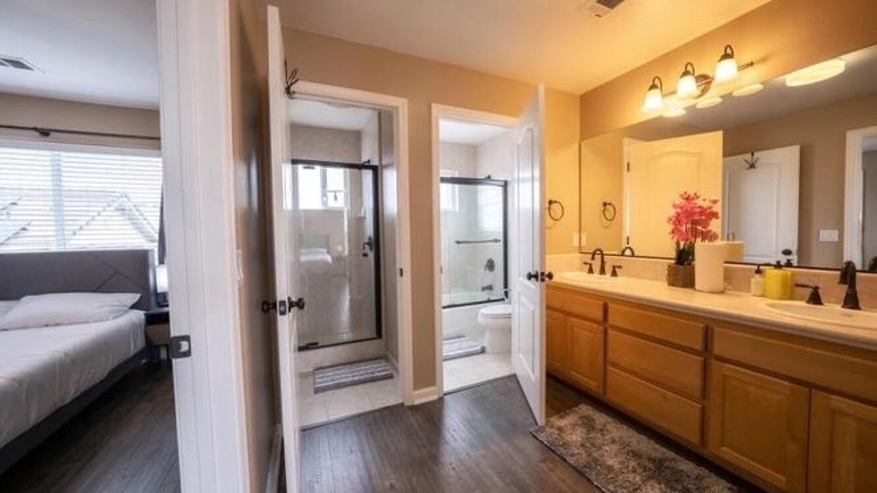 Photo of Bathroom in Discovery Bay