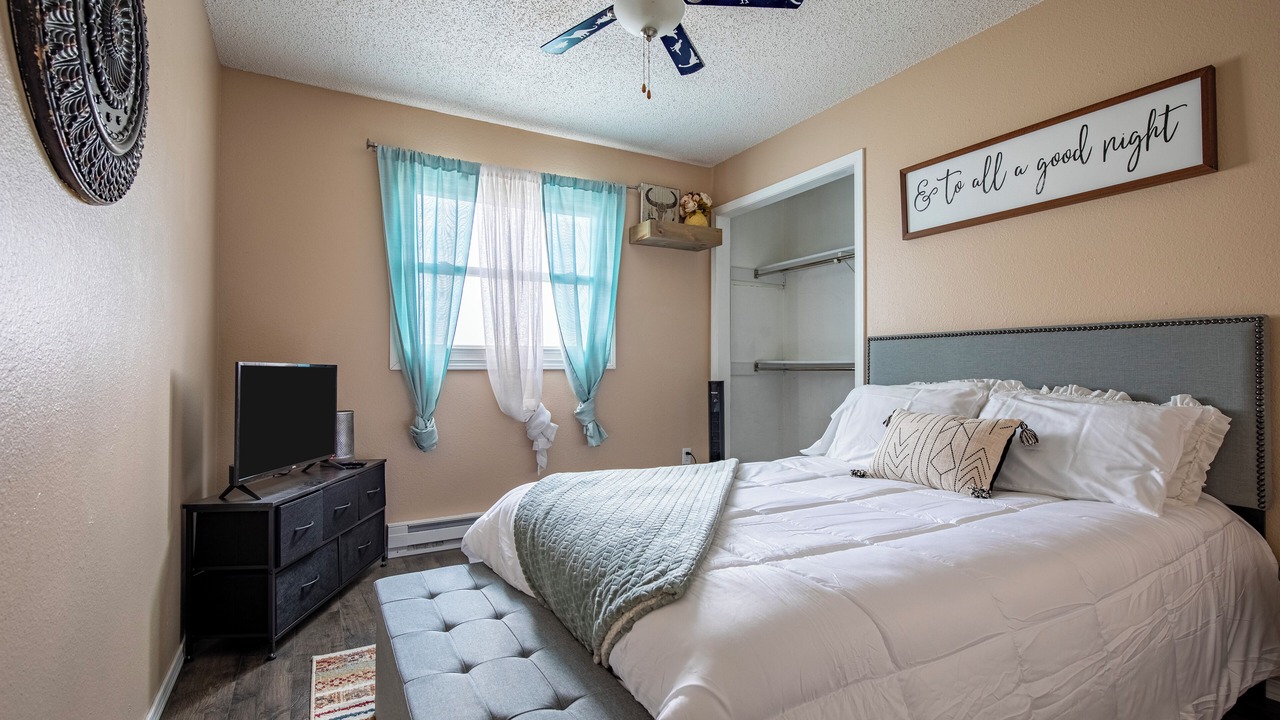 Photo of Bedroom in Glenrock