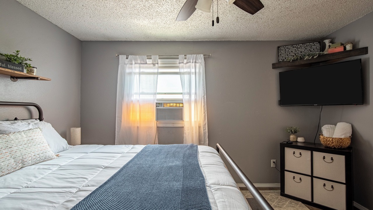 Photo of Bedroom in Glenrock
