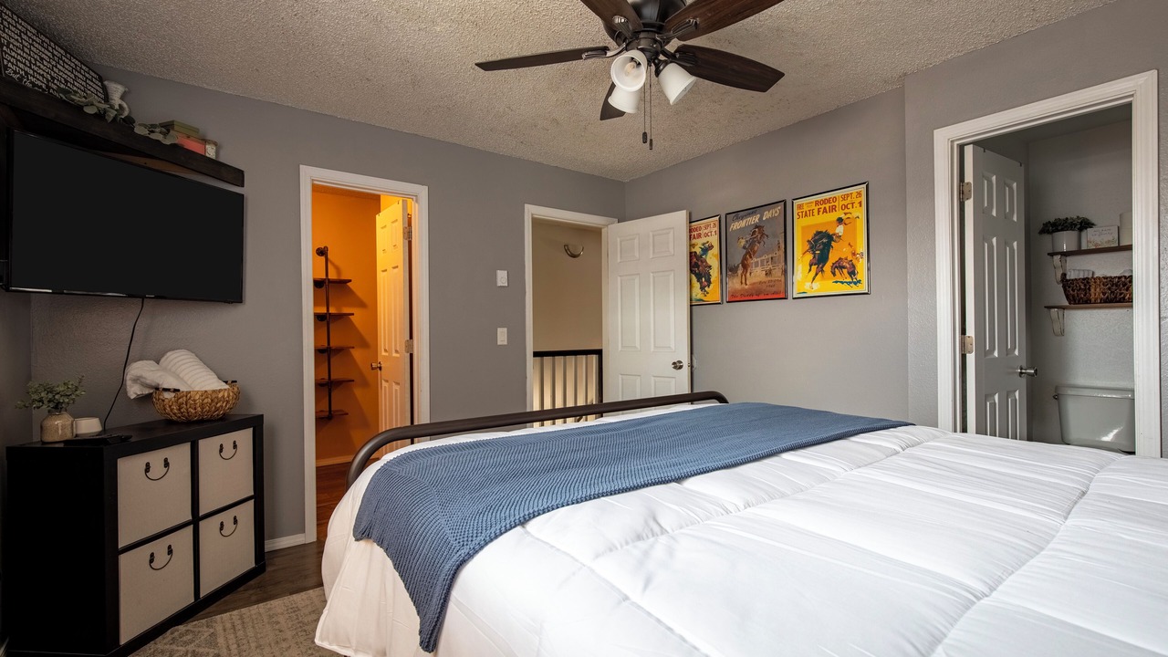 Photo of Bedroom in Glenrock