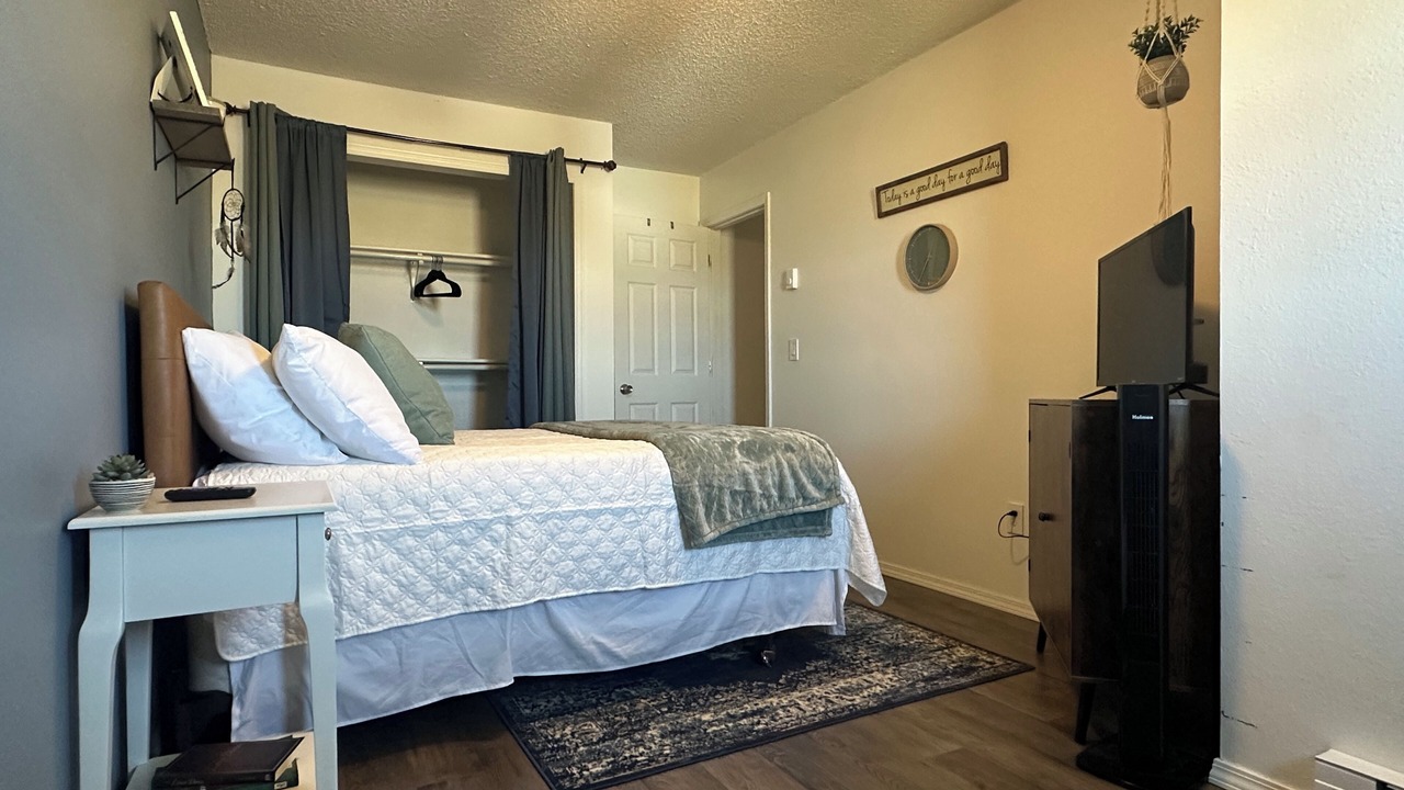 Photo of Bedroom in Glenrock
