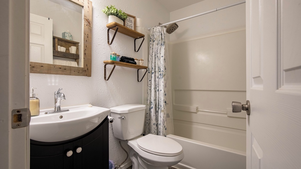 Photo of Bathroom in Glenrock