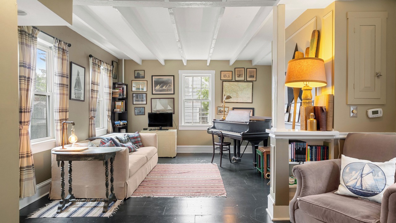 Photo of Livingroom in Marblehead