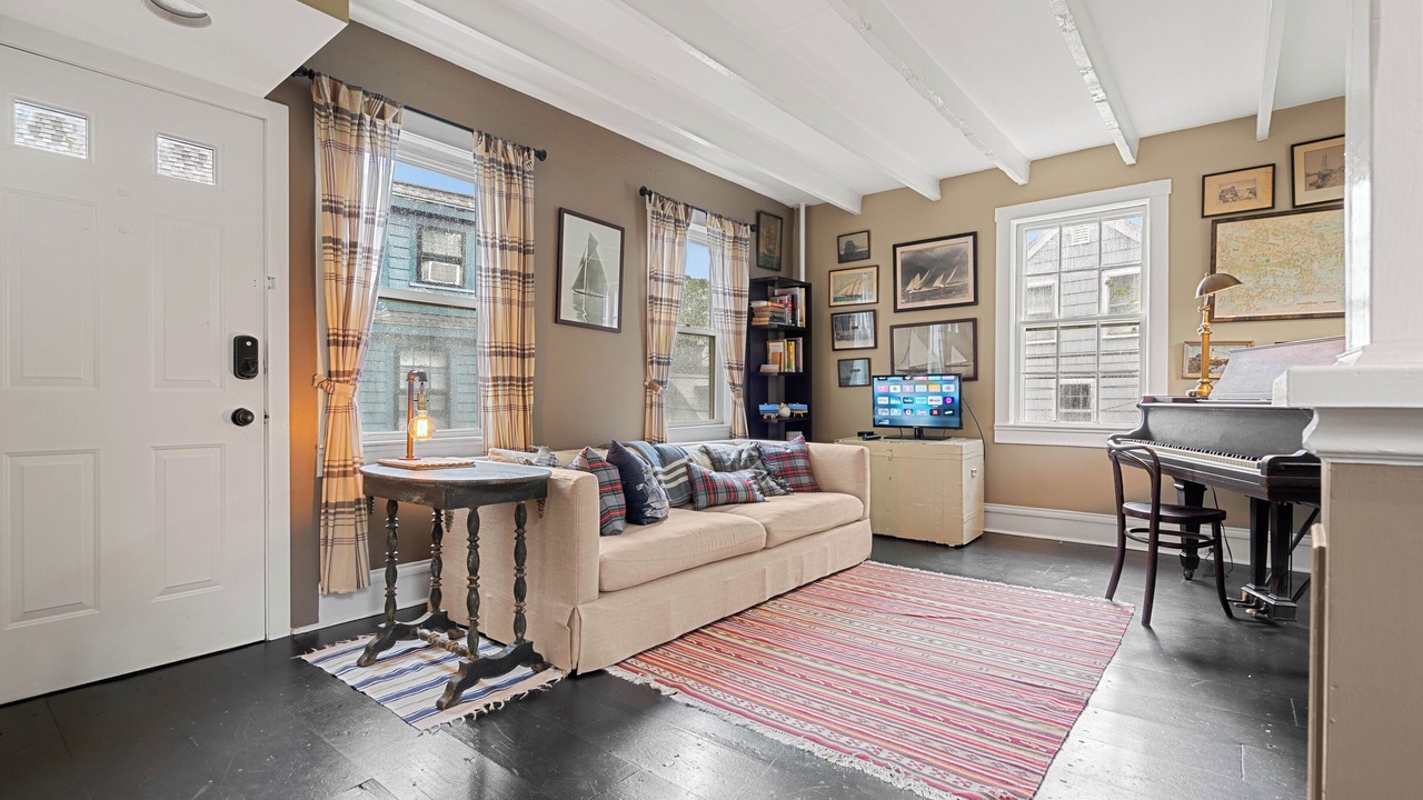 Photo of Livingroom in Marblehead