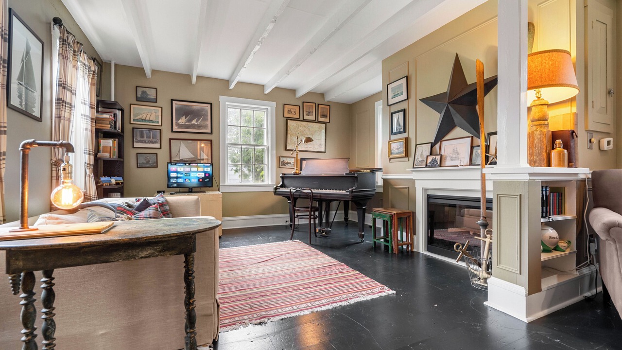Photo of Livingroom in Marblehead