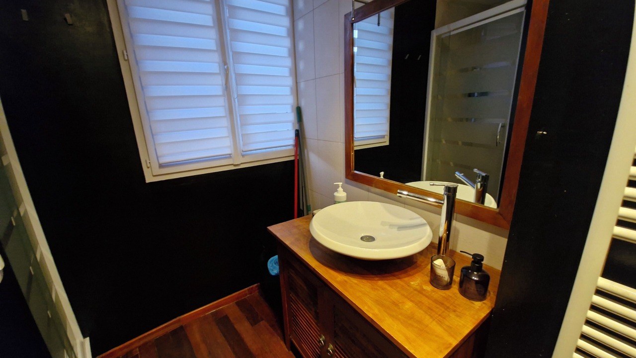 Photo of Bathroom in Caen City Centre
