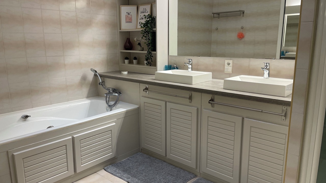 Photo of Bathroom in Collias