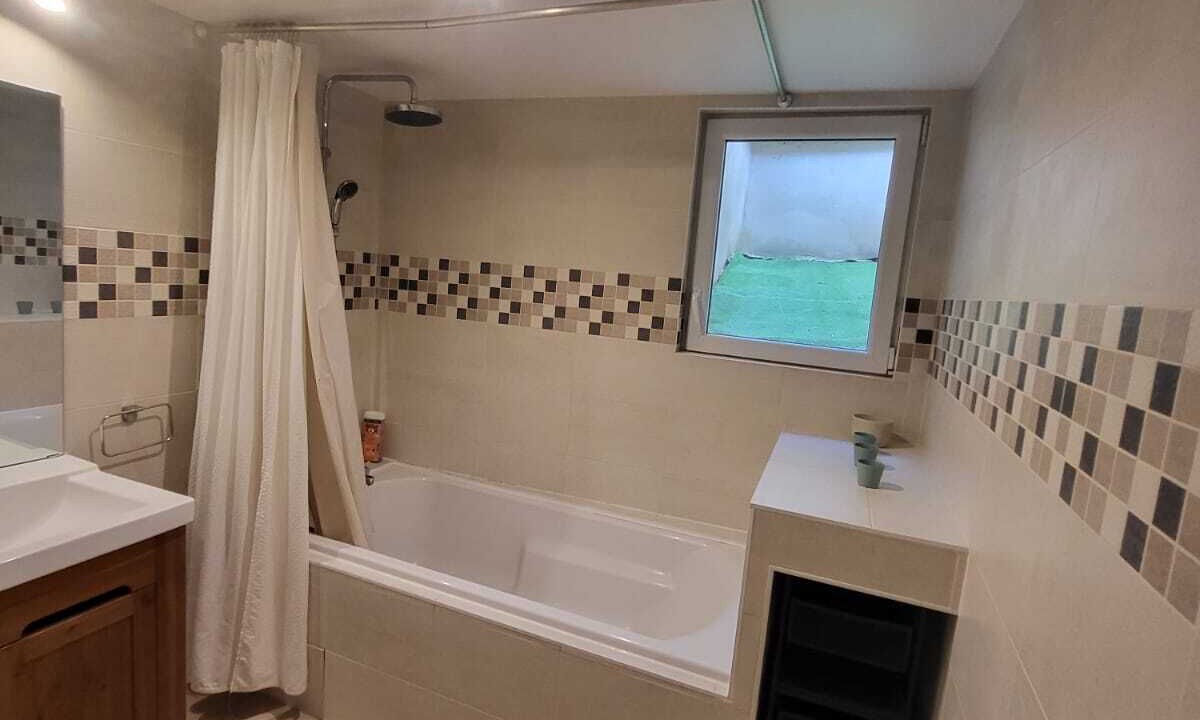 Photo of Bathroom in Albigny-sur-Saone