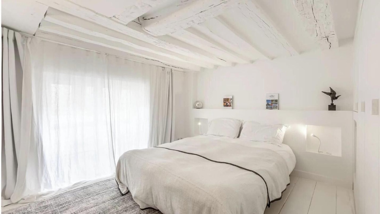 Photo of Bedroom in 4th Arrondissement