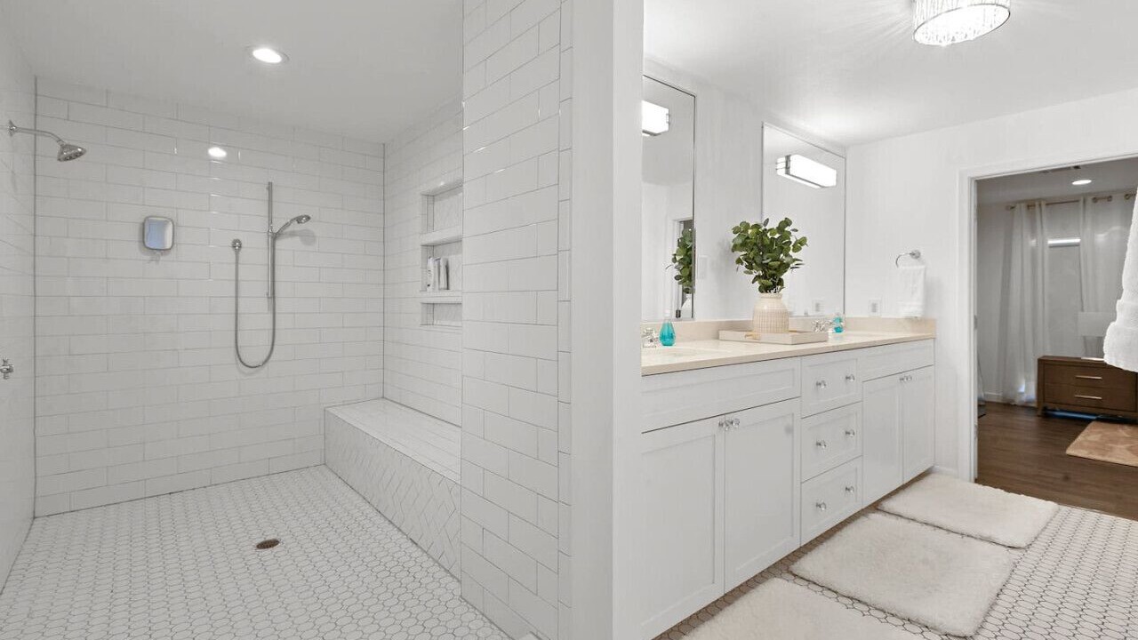 Photo of Bathroom in Greater South River City