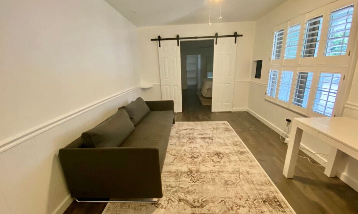Photo of Livingroom in Greater South River City